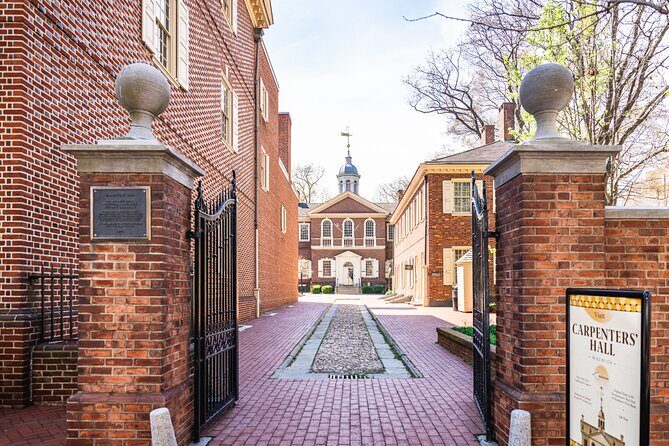 90 Minute History Walking Tour of Old City Philadelphia - Independence Hall: The 1776 Declaration and 1787 Constitution Thread