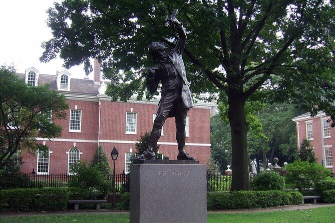 90 Minute History Walking Tour of Old City Philadelphia - Benjamin Franklin’s Grave: The Resting Place That Explains the Man