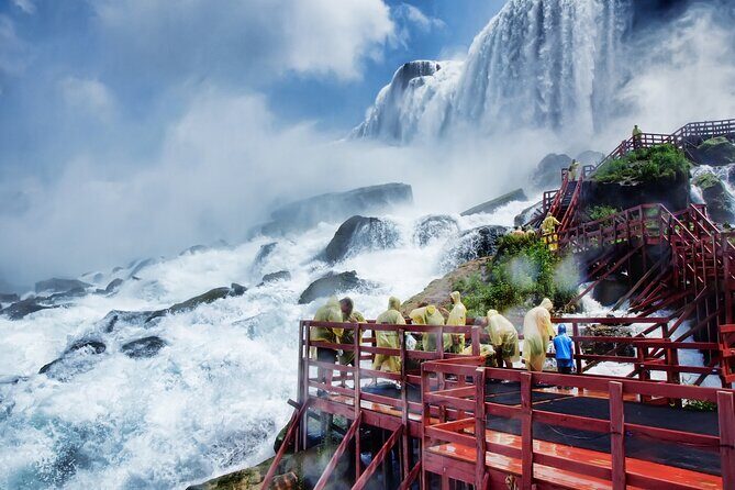 American 5pm Tour with Maid of the Mist Ticket and Guide - When 5pm is smart: planning for cooler evening comfort