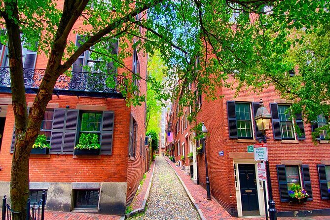 Beacon Hill + Back Bay History + Photo Walking Tour(SMALL Group) - Stop 1: Beacon Hill Photo Walk—Gas Lamps, Townhouse Faces, and Door Details