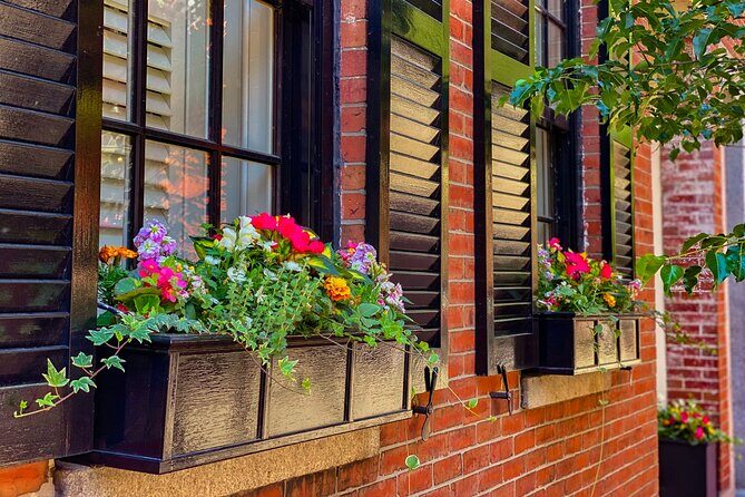 Beacon Hill + Back Bay History + Photo Walking Tour(SMALL Group) - Stop 3: Louisburg Square—Greek Revival and Federal Elegance
