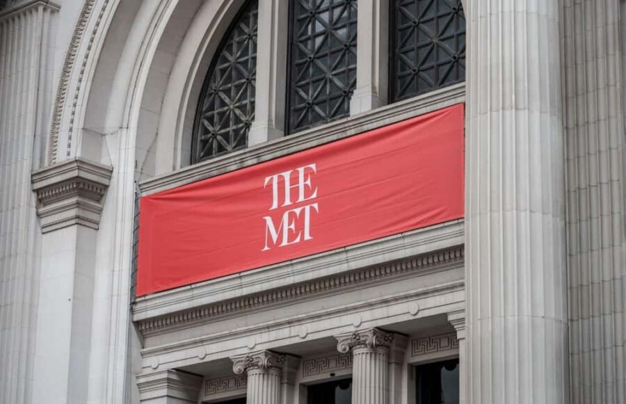 Best of NYC:Top-Rated Sex and the City Hotspots Pedicab Tour - Metropolitan Museum of Art Break Time: A Serious Pause