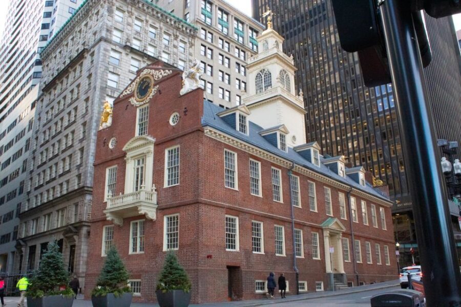 Boston: City History and Highlights Audio App Walking Tour - Entering the story at Copp’s Hill and the North End