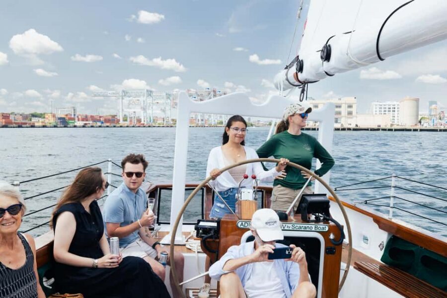 Boston: Downtown Harbor Sailing Cruise - The route: Aquarium views, Fan Pier landmarks, and Castle Island