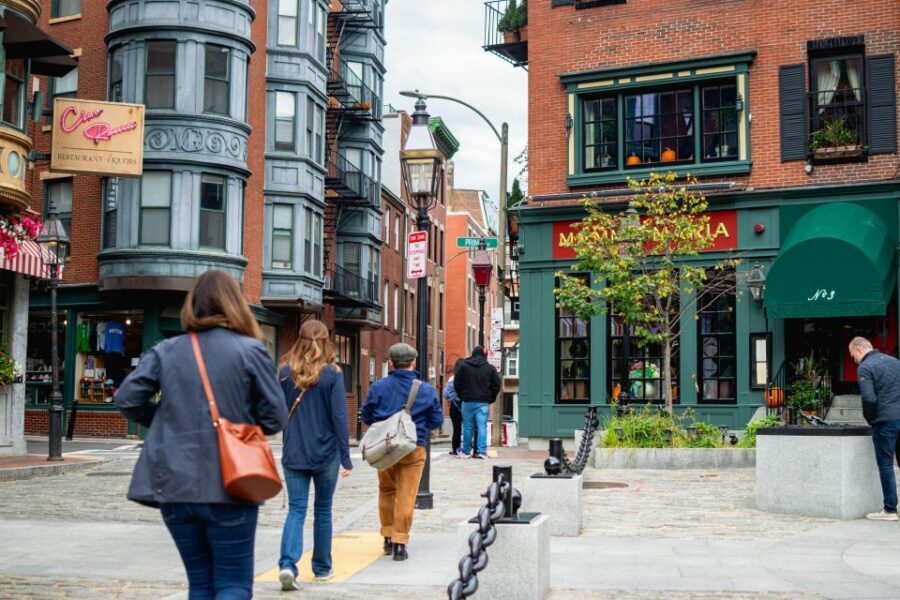 Boston: Freedom Trail History Small Group Walking Tour - Starting on Boston Common: finding the Boston Foundation Monument
