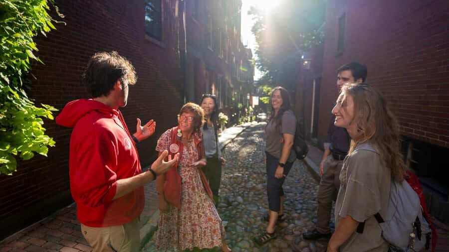 Boston History & Highlights Tour: From Revolution to Today - Faneuil Hall, Quincy Market, and the Old State House Connection