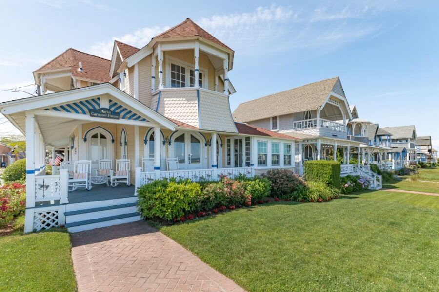 Boston: Martha's Vineyard Day Trip with Optional Island Tour - Oak Bluffs gingerbread cottages: charming, and good for quick orientation