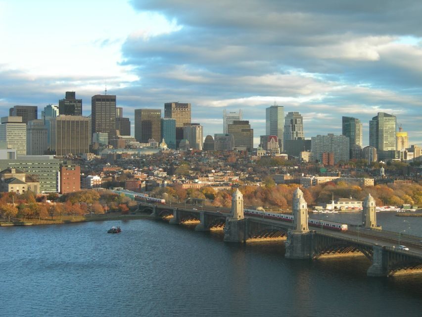 Boston: Private Walking Tour with a Local - Languages: English and Spanish support