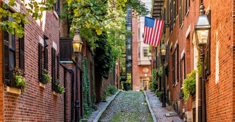 Boston: Underground Railroad History Tour of Beacon Hill - The Narrow Streets and Landmarks: Mount Vernon Street to Louisburg Square