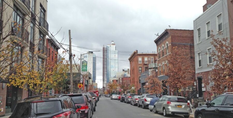 Brooklyn: 2-Hour Best of Brooklyn Walking Tour -Williamsburg - Price and value: $32 for a guided neighborhood orientation
