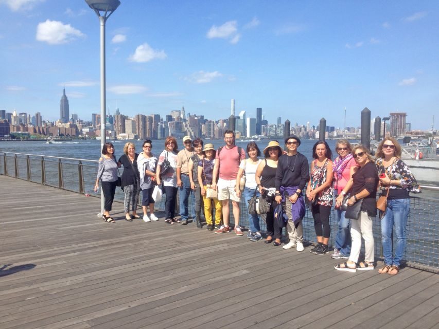 Brooklyn: 2-Hour Best of Brooklyn Walking Tour -Williamsburg - Street art, underground graffiti, and the “look up” mentality