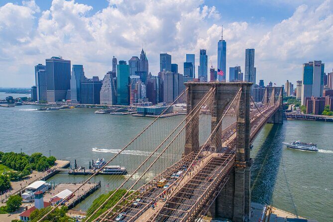 Brooklyn Bridge, DUMBO, and Skyline Guided Walking Tour - DUMBO arrival: cobblestones, culture, and movie-style corners