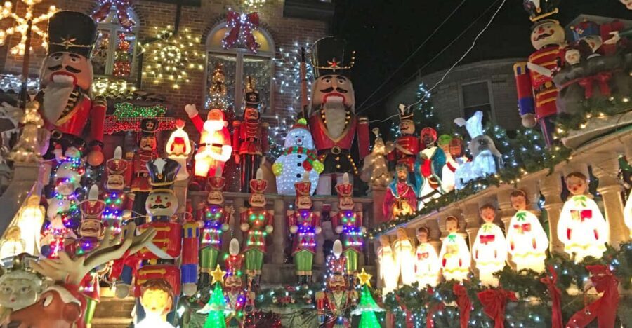 Brooklyn: Dyker Heights Christmas Walking Tour - Why Dyker Heights feels like Christmas on another level