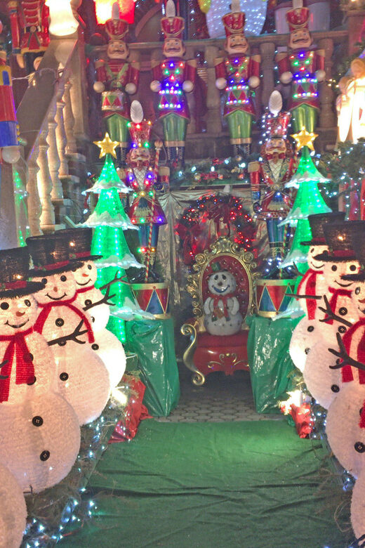 Brooklyn: Dyker Heights Christmas Walking Tour - Getting started at Gigi’s Bakery (and why the meeting spot matters)