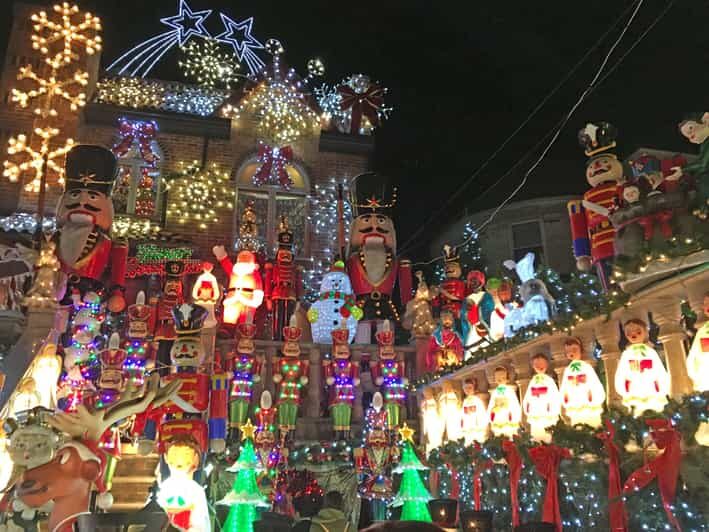 Brooklyn: Dyker Heights Christmas Walking Tour - What you’ll actually see on the home-stroll (and how to photograph it)