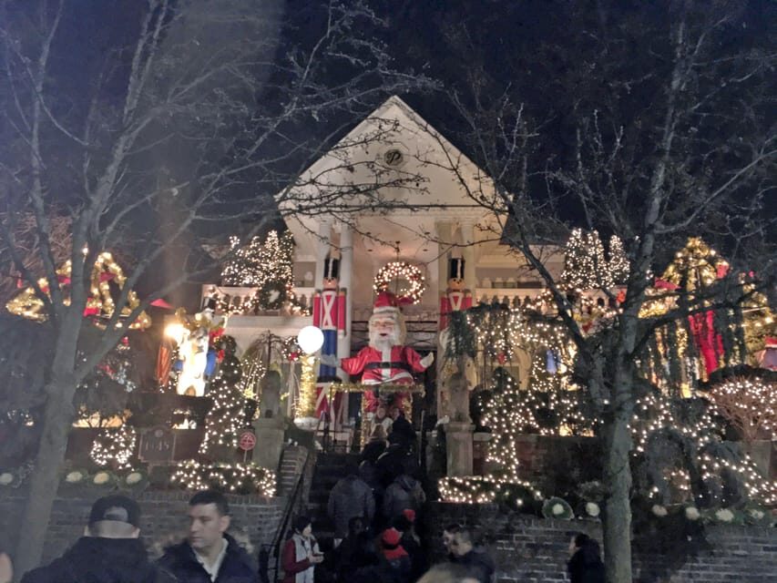 Brooklyn: Dyker Heights Christmas Walking Tour - Price and time: a 90-minute walking tour that fits a single evening