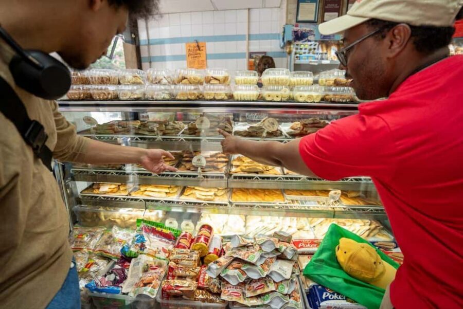 Brooklyn Food Tour of Mom-and-Pop Culinary Gems - Carroll Gardens: Middle Eastern bakery stops and neighborhood stories