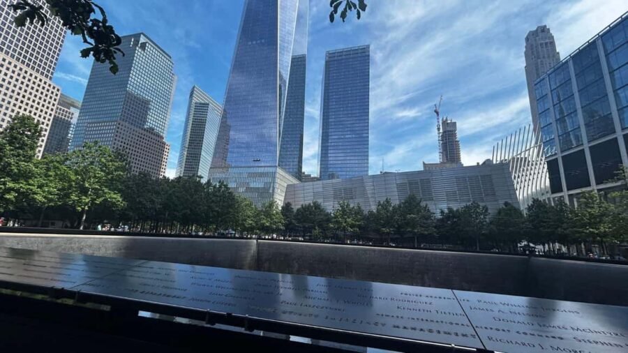 Charging Bull, Wall Street, 911 Memorial + One World Tickets - Where the Tour Starts: Charging Bull at Bowling Green