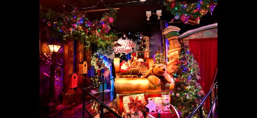 Christmas in New York: Skip-the-Line Holiday Lights Tour - Macy’s Herald Square Windows: A Holiday Tradition You Can See Properly