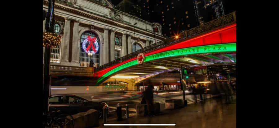 Christmas in New York: Skip-the-Line Holiday Lights Tour - Rockefeller Center Tree: The Best End-of-Tour Payoff
