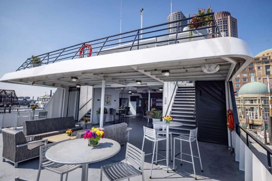 City Cruises Boston: Premier Brunch or Dinner Harbor Cruise - Drinks, Coffee, and the Practical Dining Setup