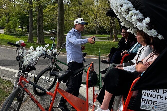 First Class Central Park Tour – Iconic Views & VIP Photo Moments - Private first-class comfort: the seasonal perks that matter