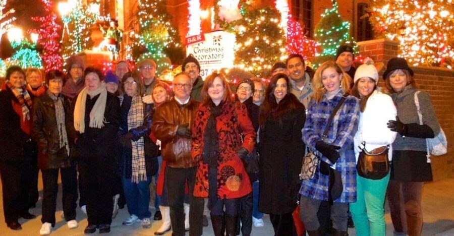 From Manhattan: 4-Hour Christmas Lights Luxury Bus Tour - Leaving the holiday chaos behind: the value of a guided Dyker Heights night