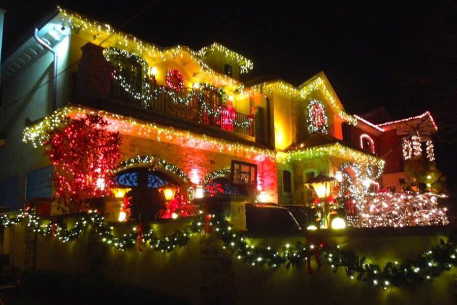 From Manhattan: 4-Hour Christmas Lights Luxury Bus Tour - Price and comfort: does $95 buy you more than a ride?