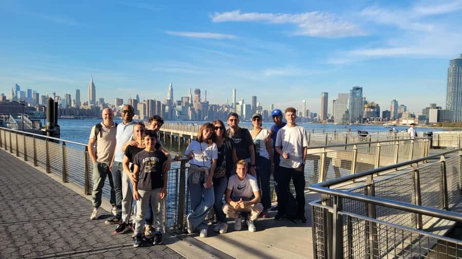 Guided tour in French of Brooklyn Bushwick and Williamsburg - Bushwick Collective: 50+ Murals With Names, Styles, and a Reason
