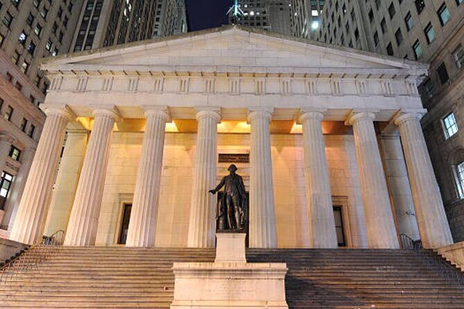 Guided Tour (with Audio) Hamilton Musical in Lower Manhattan NYC - Starting at One Battery Park Plaza: easy meetup and smart first impressions