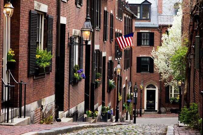 Haunted Boston’s Historic Streets Walking Guided Tour - The Nathaniel Hawthorne reverend ghost moment: literature meets legend