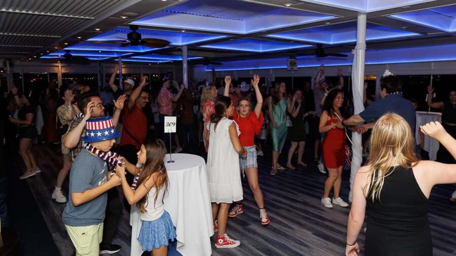 Horizon's Edge NYC New Year's Eve Party - DJ + dance floor: where the energy actually comes from