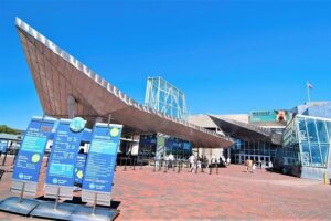 New England Aquarium Admission Ticket in Boston - Giant Ocean Tank: the centerpiece you’ll plan your whole route around