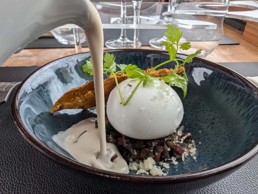 New York City: Bustronome Gourmet Dinner Tour - Service, music, and comfort: the stuff you feel more than you notice