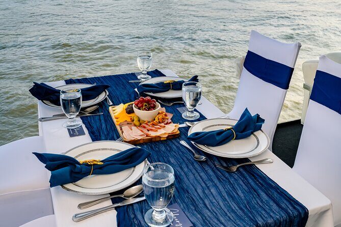 New York City Dinner Cruise on Luxury Yacht with Live Music - The 5-Course Dinner + Bar: How the Dining Works