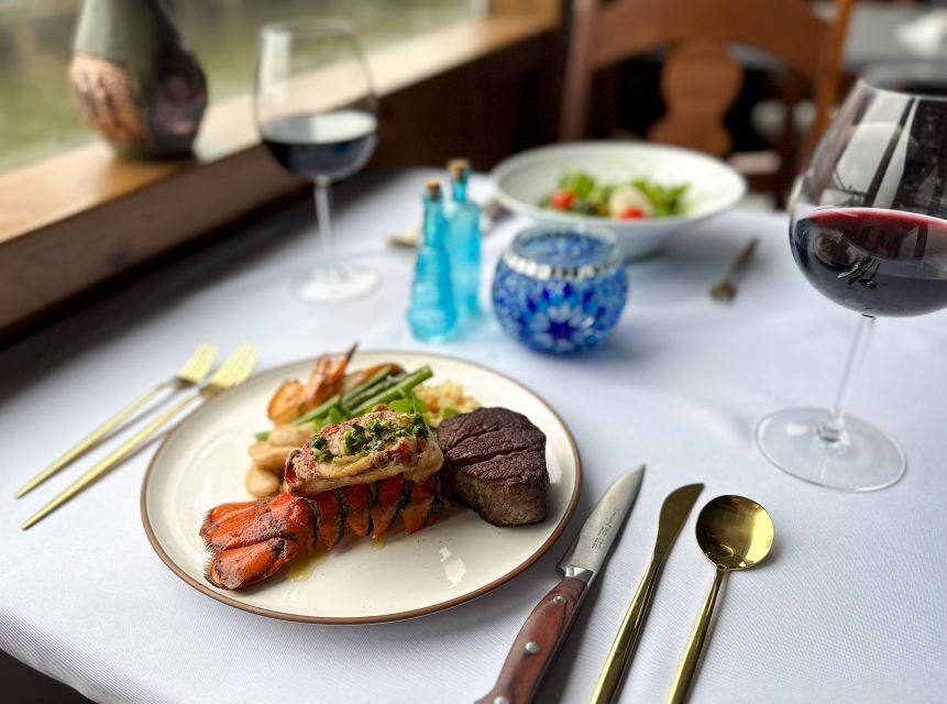New York City: Gourmet Dinner Cruise with Live Music - Dinner at a private table: what you’re actually buying with the 3-hour package