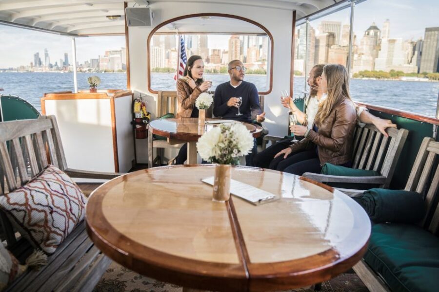 New York City: Mini Yacht Boat Ride with Sightseeing - Key highlights worth your attention