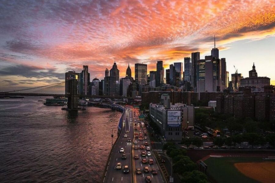 New York City: Night Skyline Bus Tour with Pizza Slice - Brooklyn Heights: The Walk, the Promenade, and the Photo Stop That Matters
