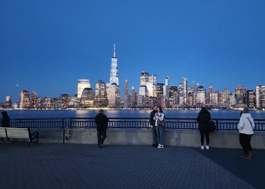 New York City Night Views - A panoramic hop-on-hop-off tour - Frank Sinatra statue and the photo rhythm to Empire State