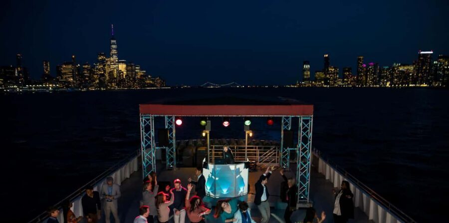 New York City: Sip 'N Groove Evening Cruise with Live DJ - Key things to know before you board