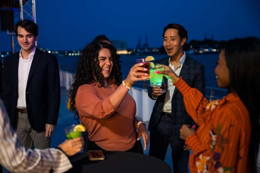 New York City: Sip 'N Groove Evening Cruise with Live DJ - A DJ-Led Skyline Cruise That Feels Like NYC After Dark