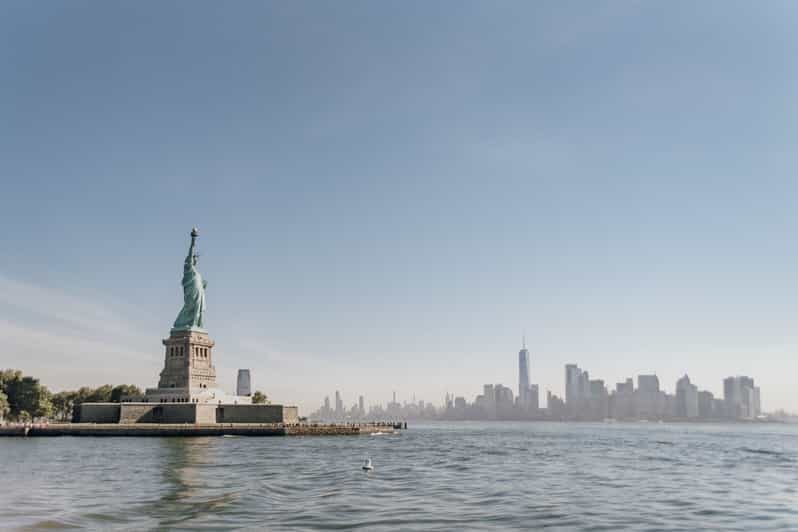 New York City: Statue of Liberty & Battery Park Guided Tour - Meeting point at Bowling Green: getting started without wasting time