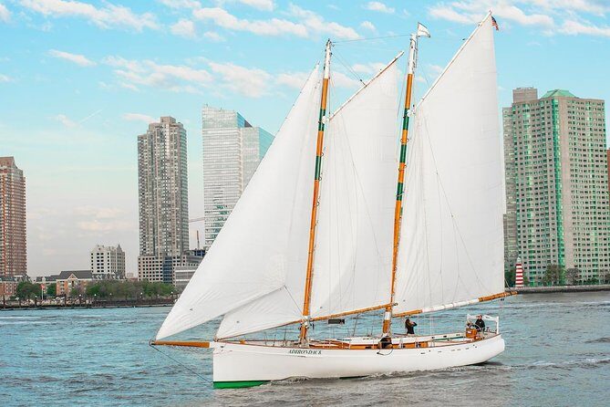 New York Fall Foliage Sail up the Hudson River - Drinks, blankets, and your own picnic lunch rhythm