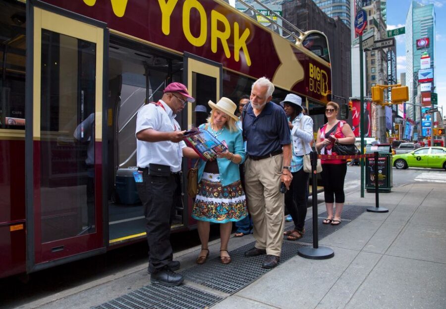 New York: Hop-on Hop-off Sightseeing Tour by Open-top Bus - Museum Mile on the Bus: Upper East Side Without the Maze