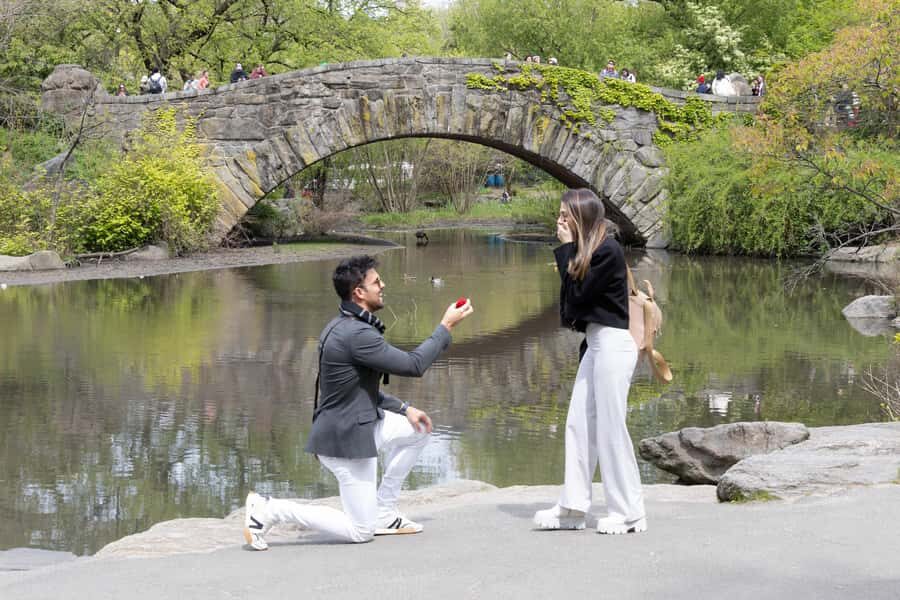 New York: Photoshoot in NYC Central Park 5th Ave - 5th Avenue photo moments: classic NYC energy with better framing