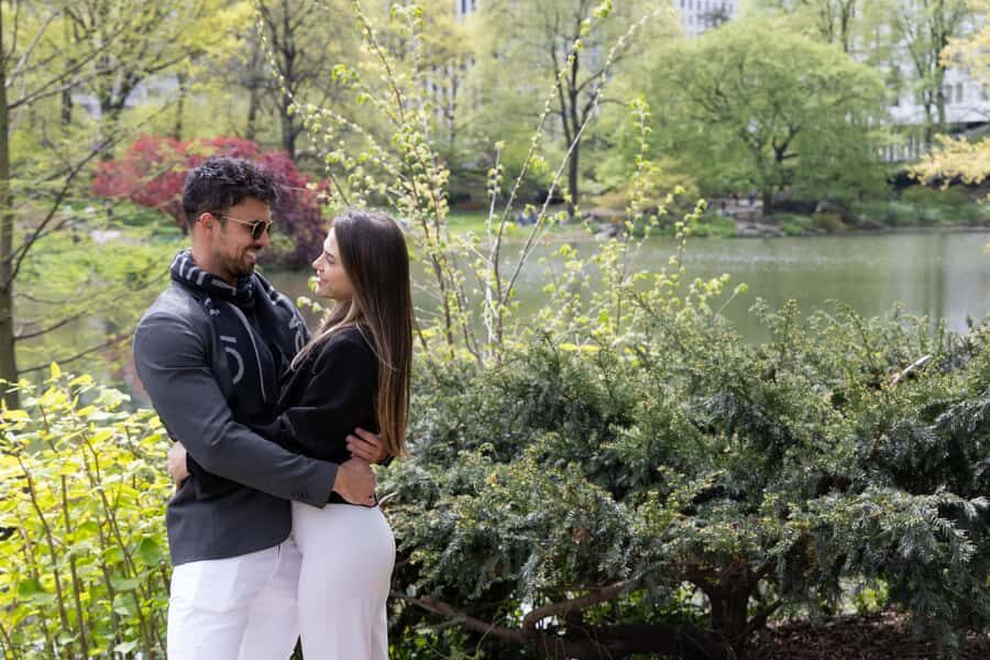New York: Photoshoot in NYC Central Park 5th Ave - What you actually get: 50 to 80 edited photos, no upsell guilt