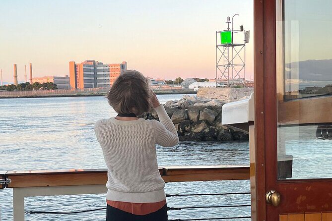 New York Urban Wildlife Sunset Boat Tour - Hudson River start: Manhattan skyline and the One World Trade view
