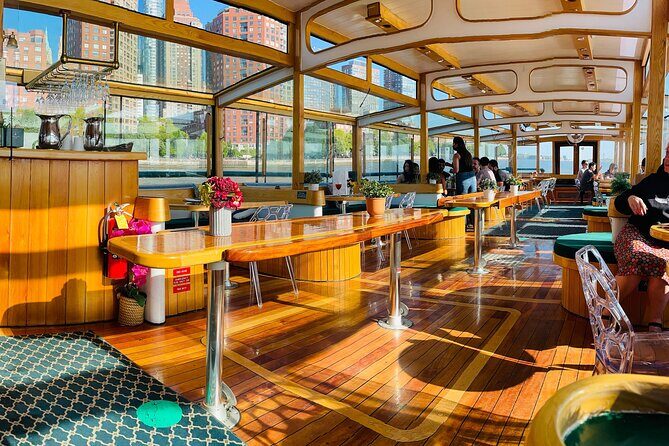 New York Urban Wildlife Sunset Boat Tour - Roosevelt Island cruising: tram line views and iconic NYC context
