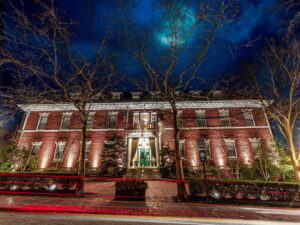 Newport Ghosts: Seaside Hauntings and Hags Tour - Finding Washington Square in Eisenhower Park with a USGA T-Shirt and Lantern