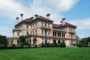 Newport: Newport Mansions Ticket - 1 or 2 Mansions - Meeting at The Breakers Welcome Center and getting set up